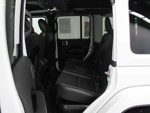 Used 2022 Jeep Wrangler Unlimited Sahara w/ Cold Weather Group AWD/4WD image 35