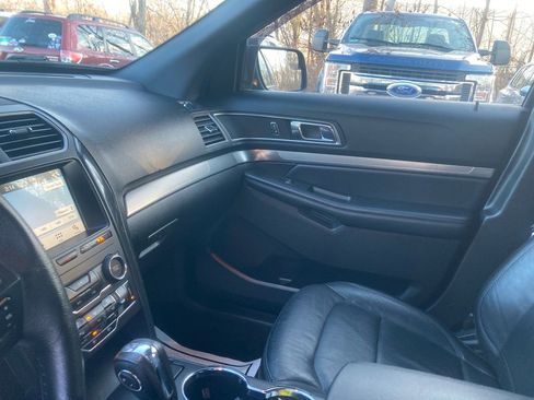 Used 2018 Ford Explorer XLT w/ Equipment Group 202A image 16