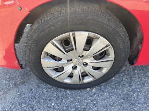 Used 2014 Toyota Yaris LE image 37