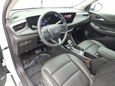 Used 2025 Buick Encore GX Avenir w/ Avenir Technology Package image 11