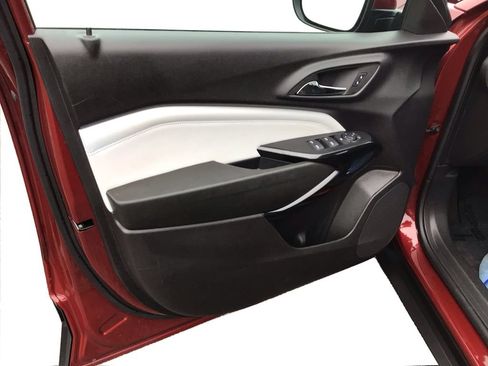 Used 2025 Chevrolet Trax LT FWD image 20