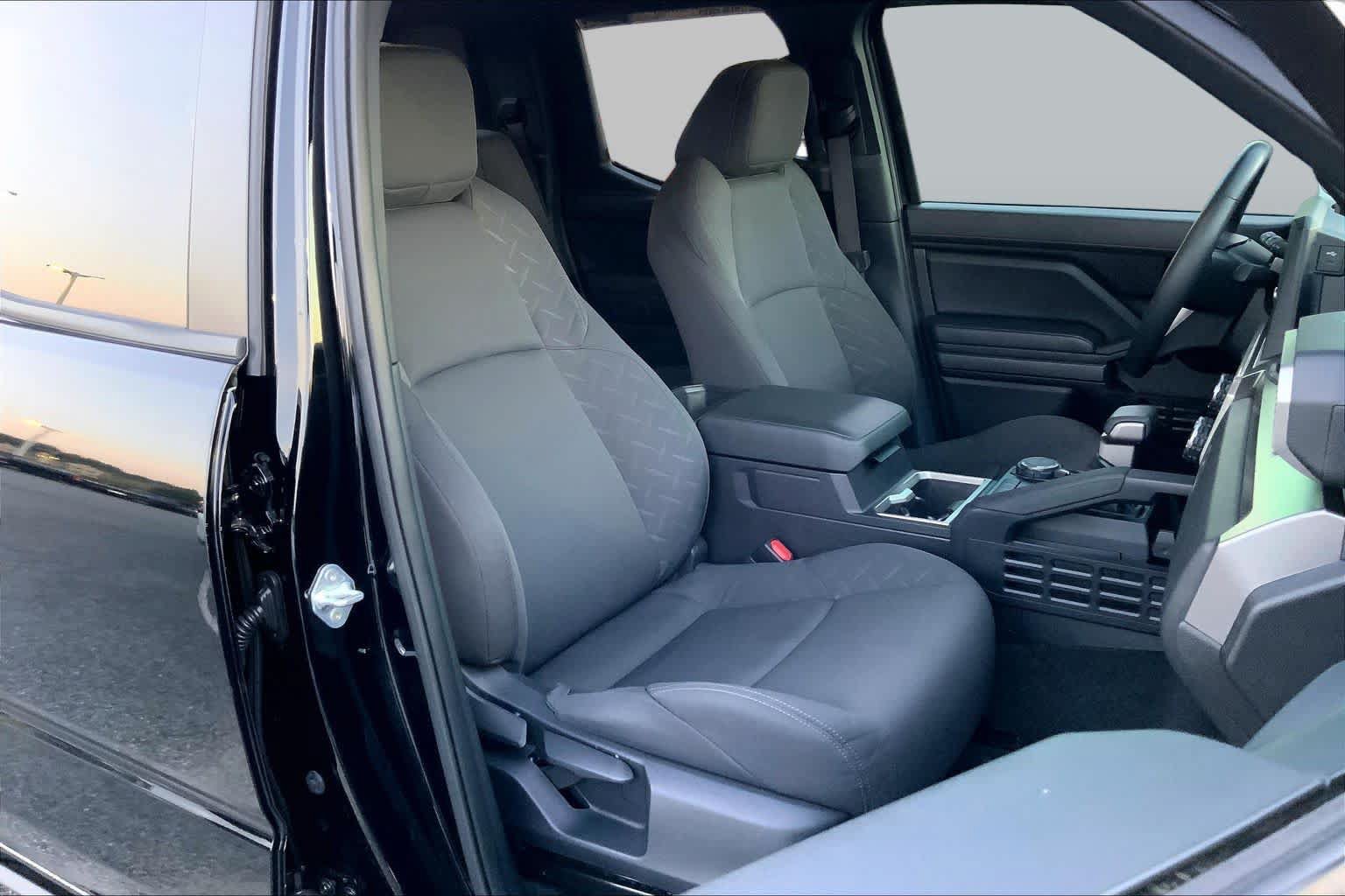 Used 2024 Toyota Tacoma SR5 AWD/4WD image 8