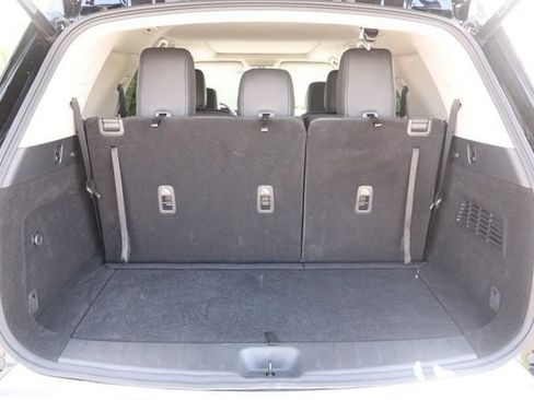 Certified 2025 Nissan Pathfinder SL w/ SL Premium Package AWD/4WD image 8