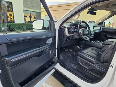 Used 2024 Ford Expedition Max XLT image 15