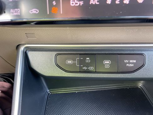 Used 2025 Kia Carnival LXS image 32