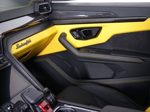 Used 2024 Lamborghini Urus S image 23