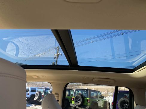 Used 2022 Jeep Grand Cherokee Limited image 12