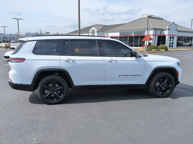Used 2025 Jeep Grand Cherokee L Limited w/ Black Appearance Package AWD/4WD image 8