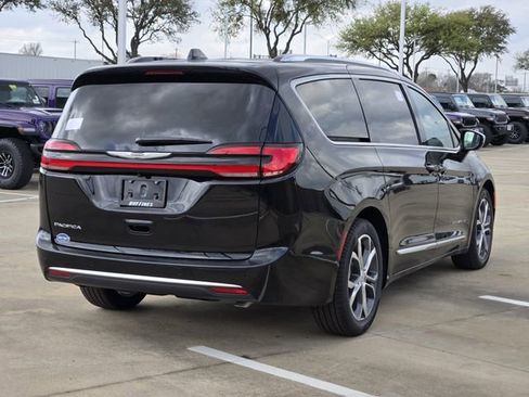 New 2026 Chrysler Pacifica Pinnacle FWD image 4