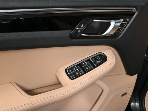 Certified 2026 Porsche Macan image 6