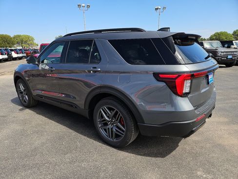 New 2026 Ford Explorer ST-Line w/ ST-Line Street Pack RWD image 8