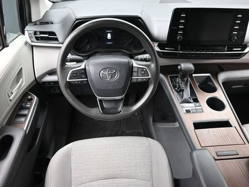 Used 2021 Toyota Sienna LE FWD image 15