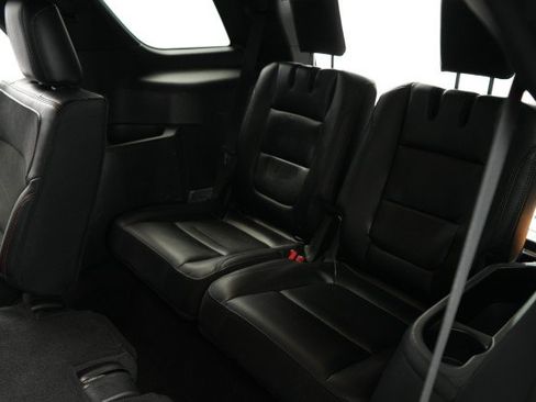 Used 2019 Ford Explorer XLT w/ Equipment Group 202A AWD/4WD image 51