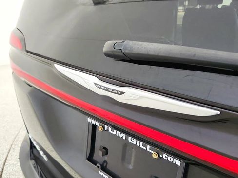 Used 2023 Chrysler Pacifica Touring-L FWD image 37