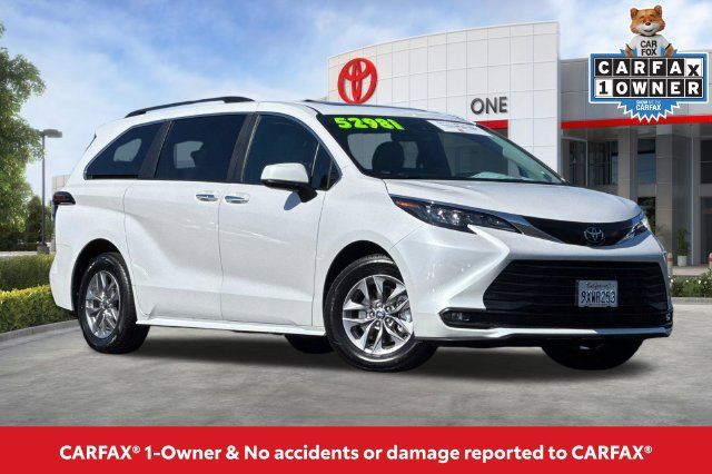 Certified 2026 Toyota Sienna XLE FWD image 2