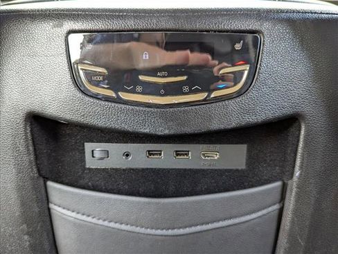 Used 2019 Cadillac Escalade Premium Luxury image 18