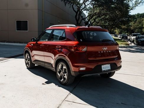 Certified 2021 Hyundai Venue SEL image 4