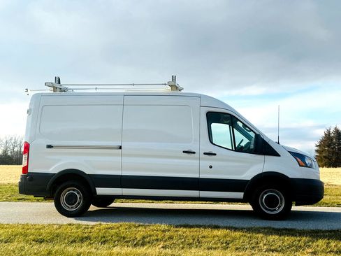 Used 2018 Ford Transit 250 148 Medium Roof image 8