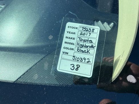 Used 2017 Toyota Highlander XLE image 32