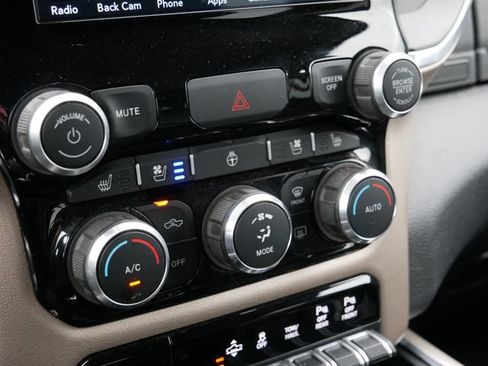 Used 2019 RAM 1500 Laramie AWD/4WD image 22