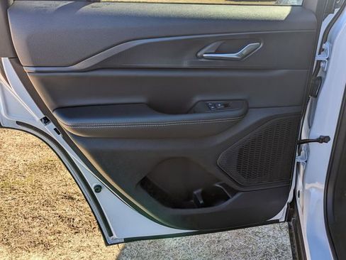 New 2025 Jeep Grand Cherokee Altitude image 28