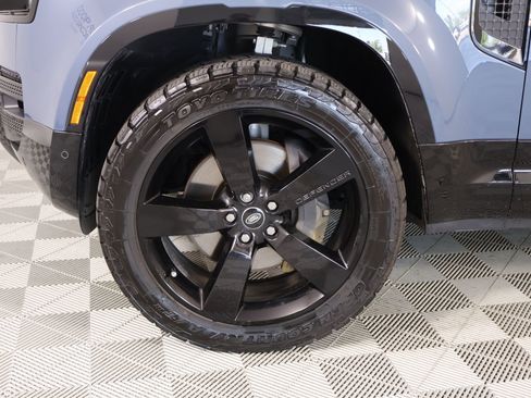 Used 2025 Land Rover Defender 110 X-Dynamic SE image 18