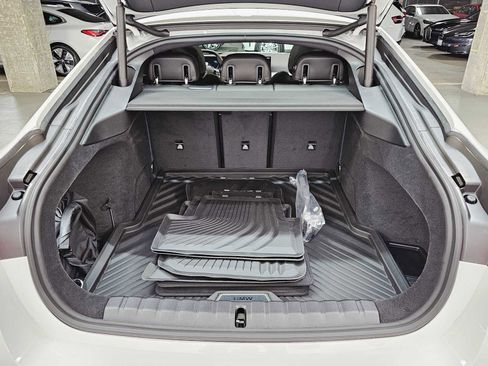 New 2025 BMW i4 xDrive40i image 28