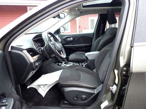 Used 2015 Jeep Cherokee Latitude w/ Comfort/Convenience Group image 8