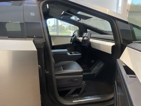 Used 2024 Tesla Cybertruck Cyberbeast AWD/4WD image 38