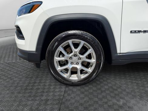 Used 2023 Jeep Compass Latitude AWD/4WD image 14