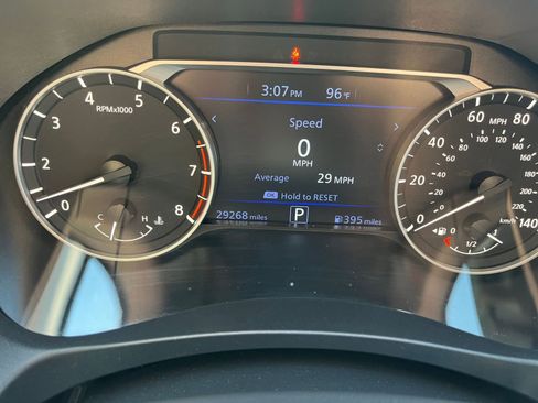 Used 2025 Nissan Altima 2.5 SV FWD image 40