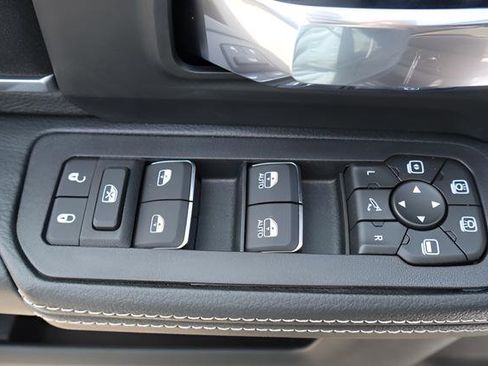 New 2026 RAM 3500 Laramie AWD/4WD image 18