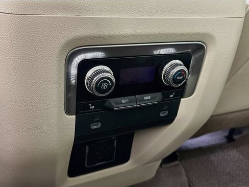 Used 2023 GMC Yukon XL Denali AWD/4WD image 33