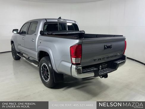 Used 2017 Toyota Tacoma SR5 w/ Tow Package RWD image 8