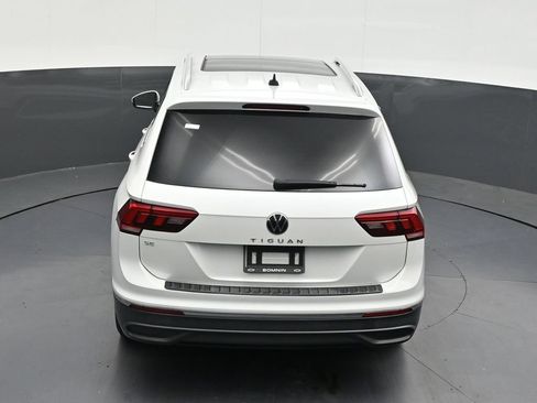 Used 2023 Volkswagen Tiguan SE w/ Panoramic Sunroof Package FWD image 18