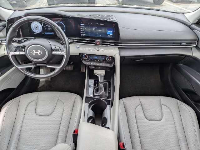 Used 2025 Hyundai Elantra Limited FWD image 13