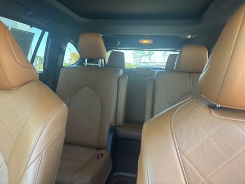 Used 2022 Toyota Highlander Platinum image 17