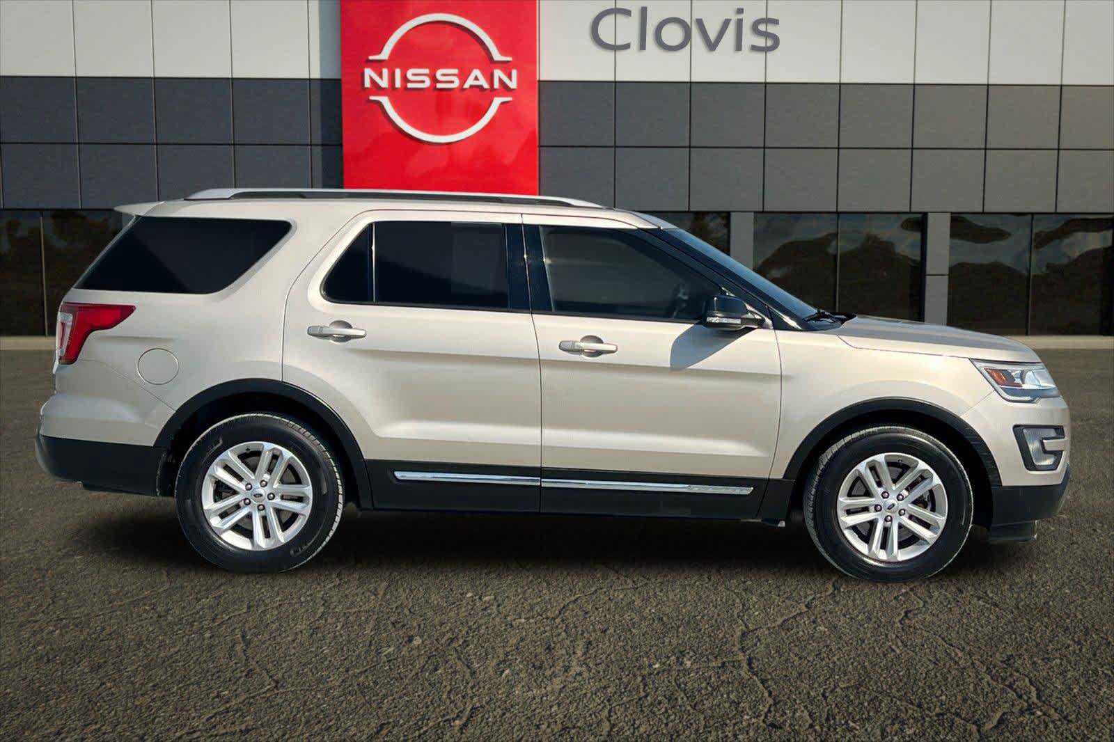 Used 2017 Ford Explorer XLT FWD image 8