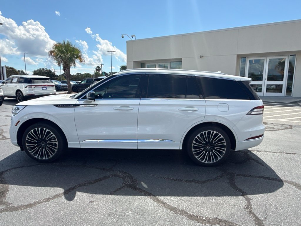 Used 2023 Lincoln Aviator Black Label w/ Class IV Trailer Tow Package AWD/4WD image 4