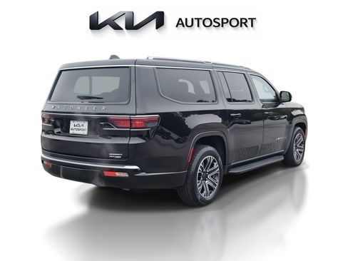 Used 2024 Jeep Wagoneer L Series II image 8