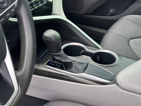 Used 2021 Toyota Camry LE image 12