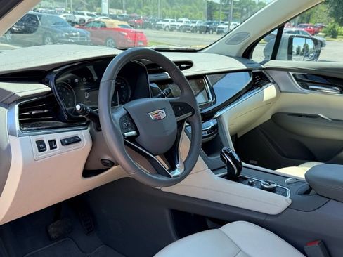 Used 2024 Cadillac XT6 Premium Luxury w/ Technology Package AWD/4WD image 11