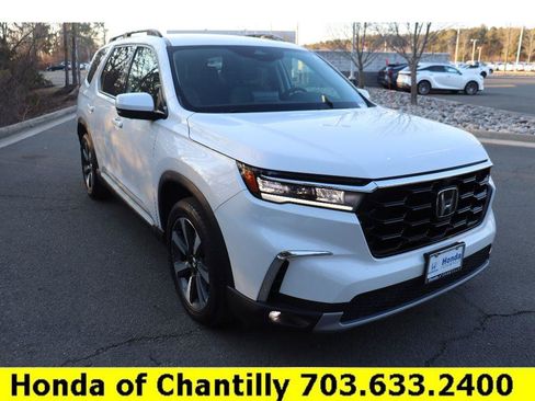 Used 2024 Honda Pilot Elite image 1