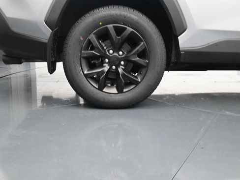 Used 2022 Toyota RAV4 LE FWD image 10