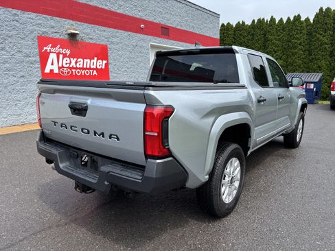 Used 2025 Toyota Tacoma SR AWD/4WD image 3