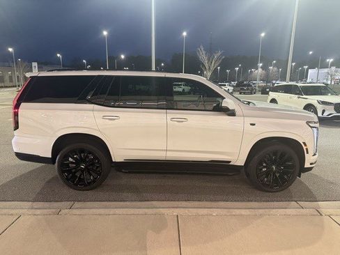 Used 2025 Cadillac Escalade Premium Luxury image 5