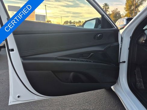 Used 2025 Hyundai Elantra SEL image 11
