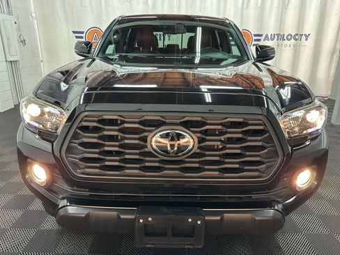 Used 2020 Toyota Tacoma TRD Off-Road w/ Technology Package AWD/4WD image 3