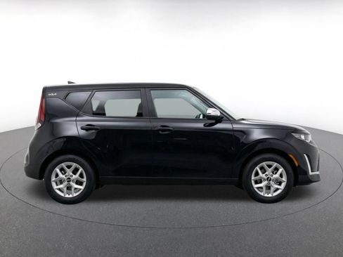 Used 2025 Kia Soul LX w/ LX Technology Package FWD image 10