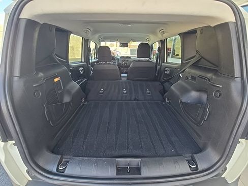 Used 2023 Jeep Renegade Trailhawk AWD/4WD image 38